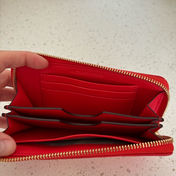 Red MICHAEL KORS wallet!! - Picture 2 of 2